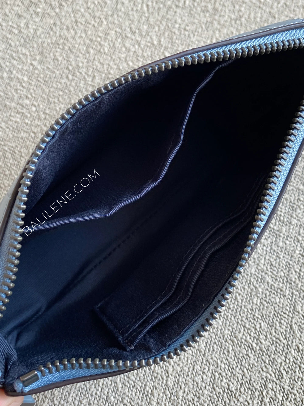 detail-dalam-Coach-Nolita-19-Crocodile-Embossed-Leather-Cornflower-Blue-balilene