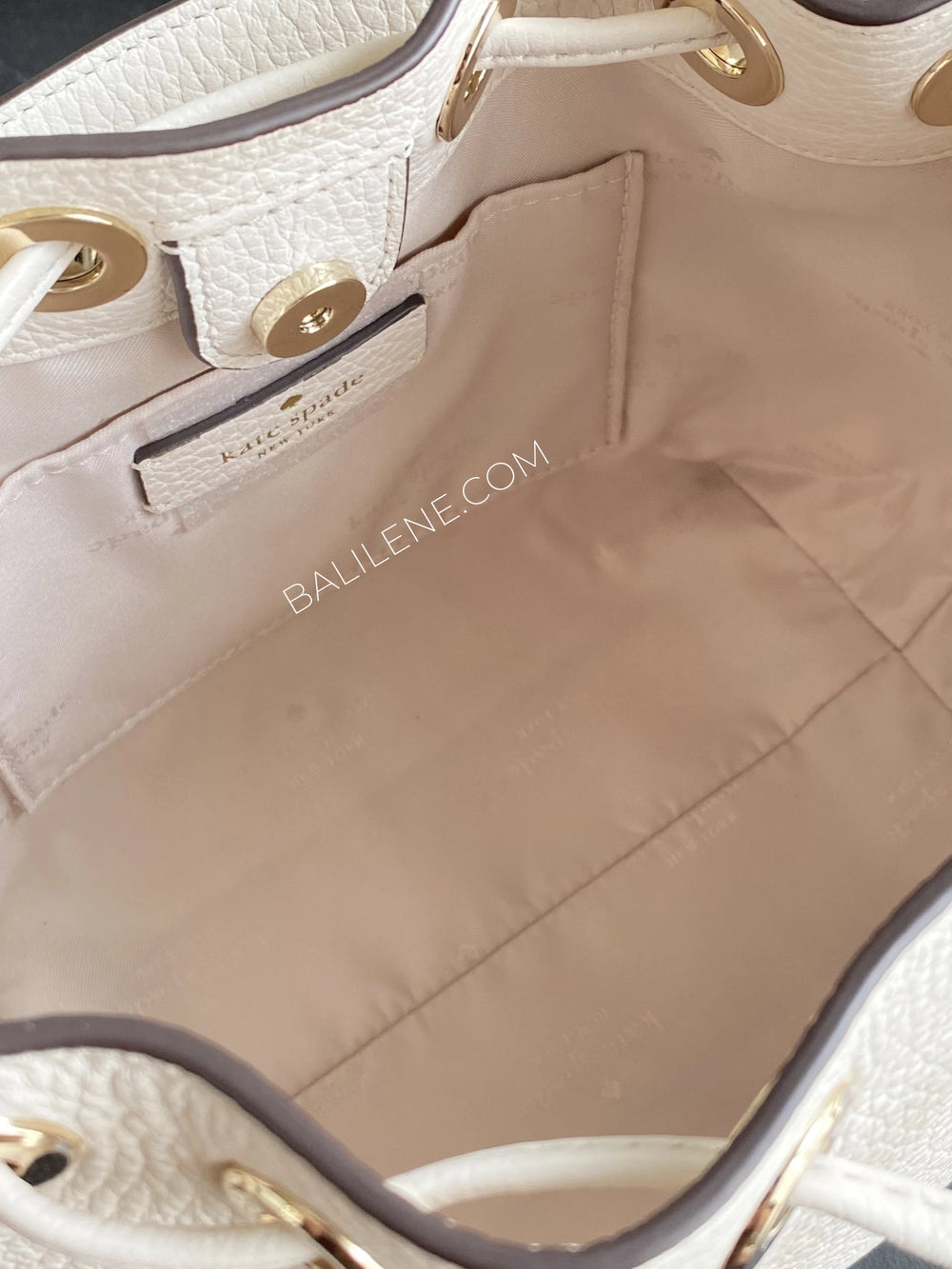 detail-dalam-Kate-Spade-Emma-Small-Bucket-Bag-Parchment-balilene