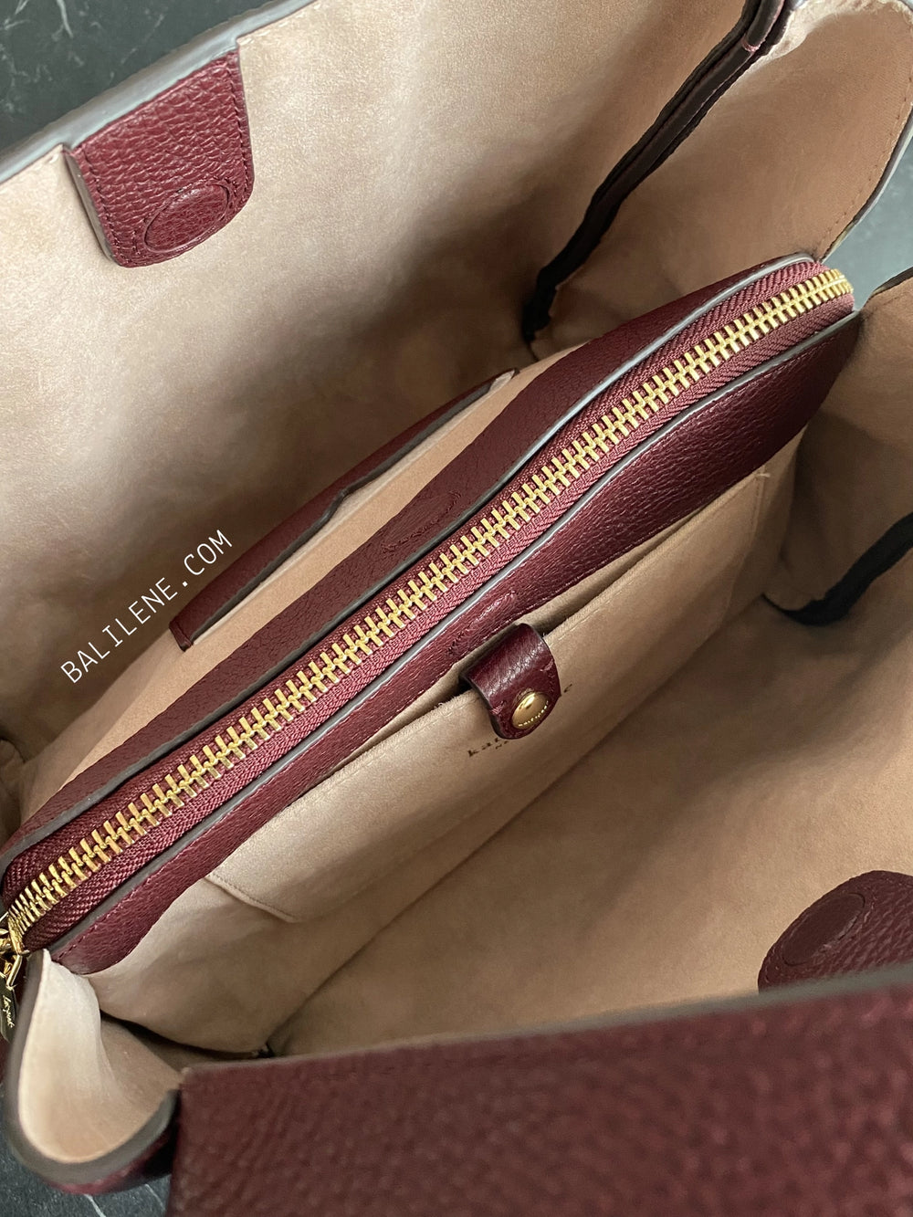 detail-dalam-Kate-Spade-Knott-Medium-Crossbody-Tote-Bag-Cordovan-balilene