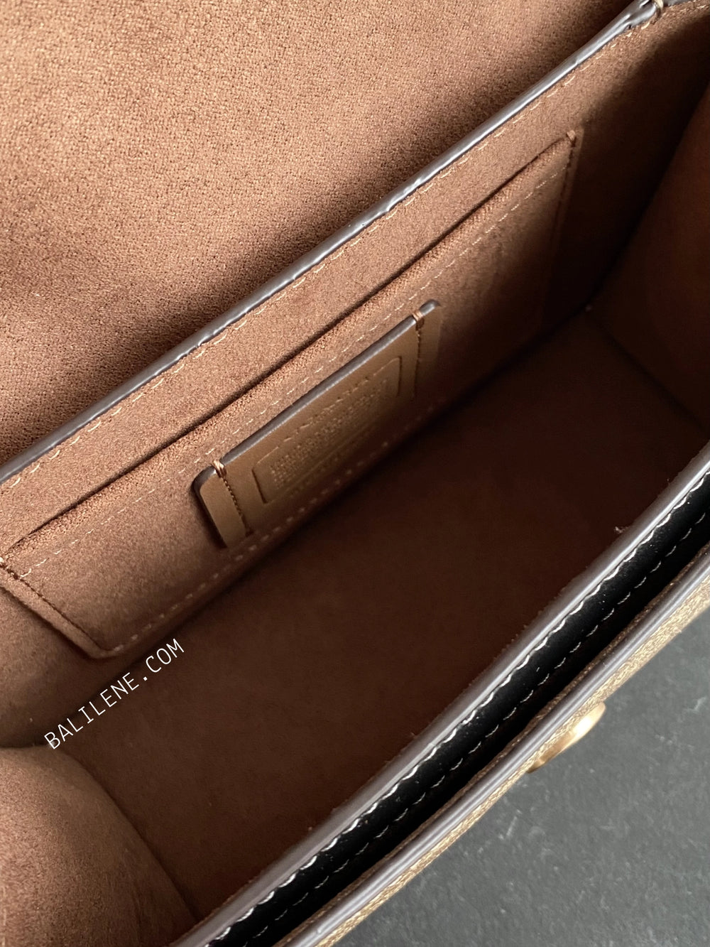 detail-dalam-Square-Crossbody-Bag-In-Colorblock-Signature-Canvas-Khaki-Multi-balilene