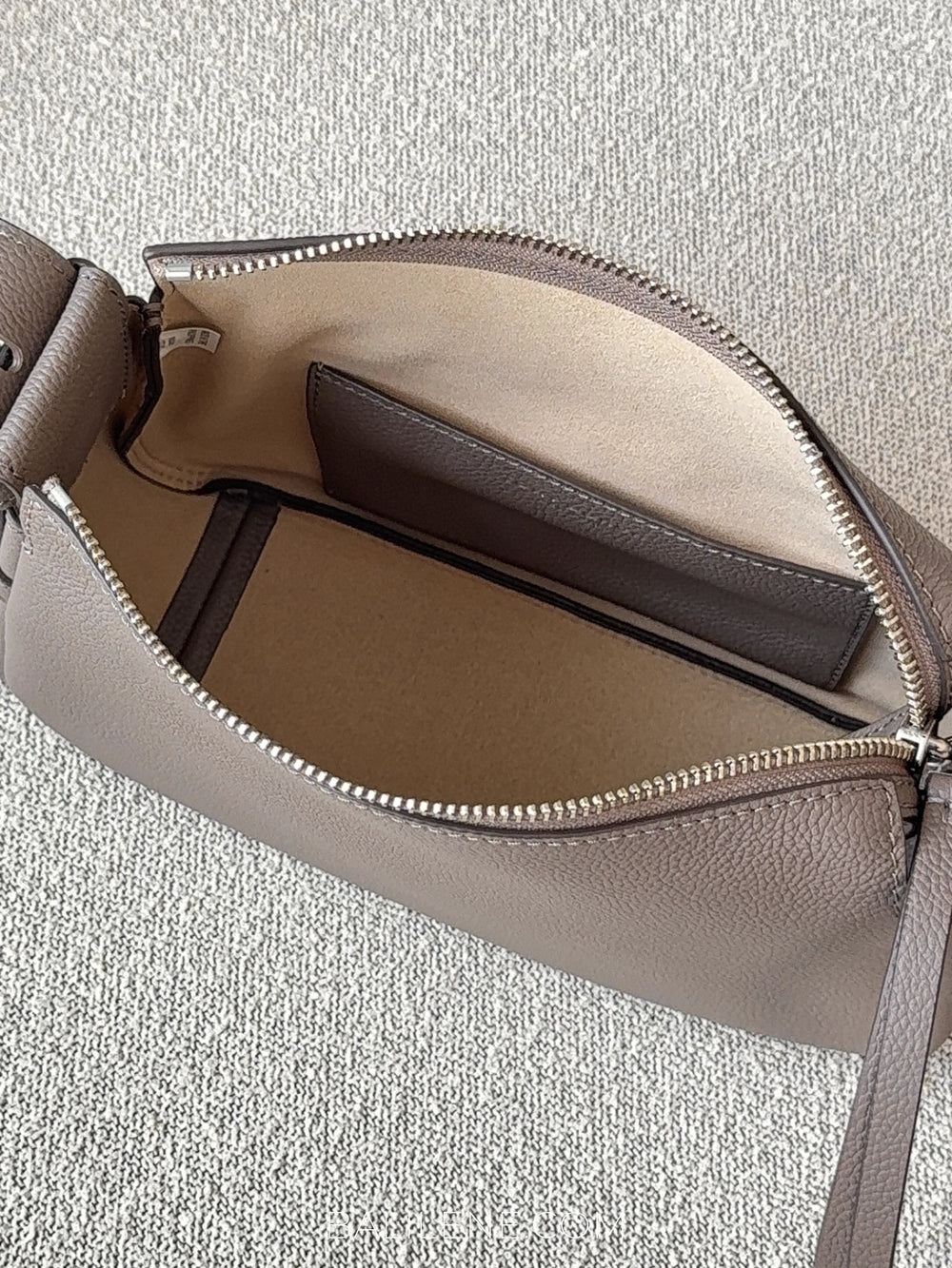 detail-dalam-Tory-Burch-Romy-Small-Shoulder-Bag-Wild-Mushroom-balilene