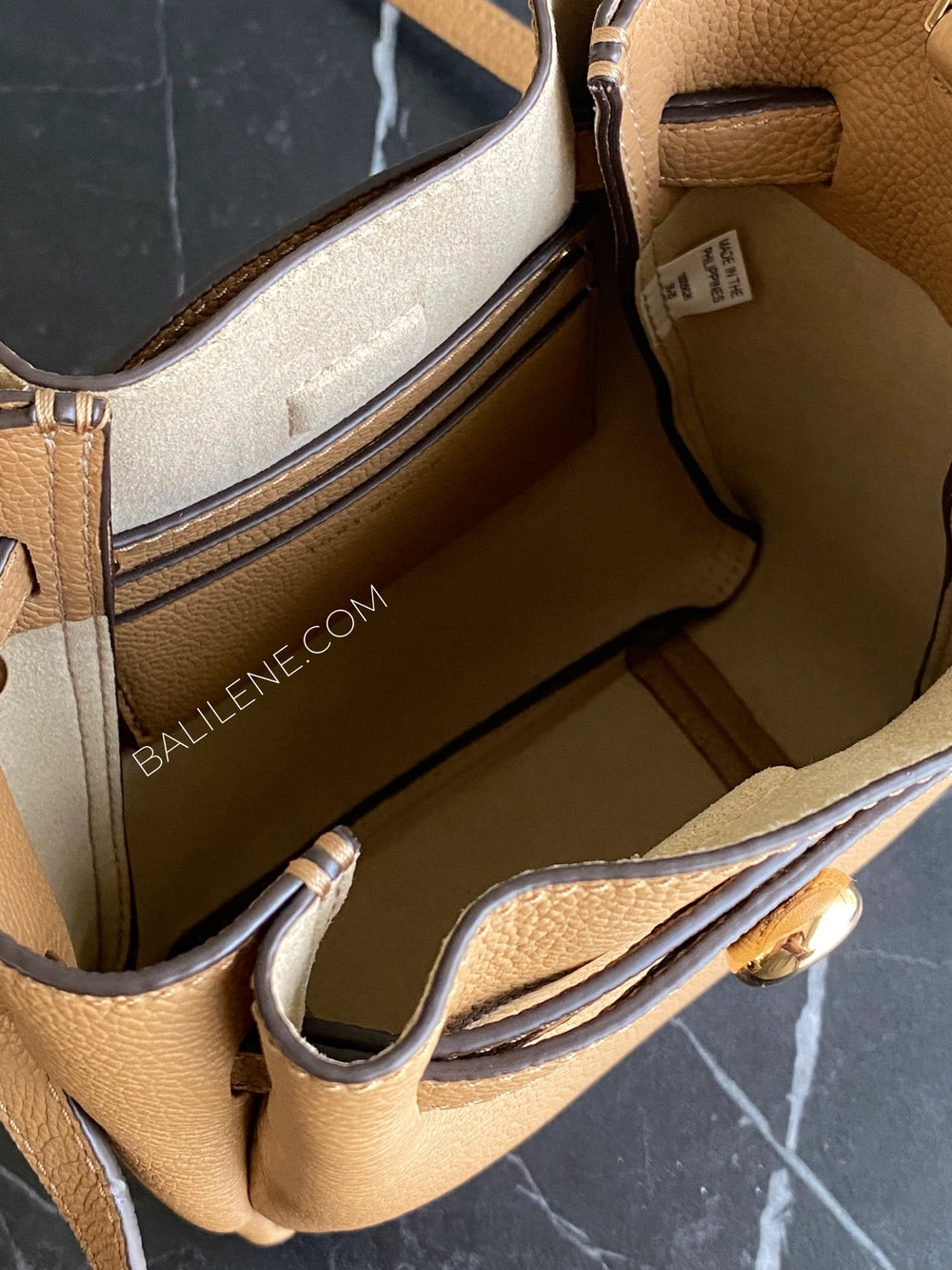 detail-dalam-Tory-Burch-Small-Romy-Crossbody-Bag-Tiramisu-balilene