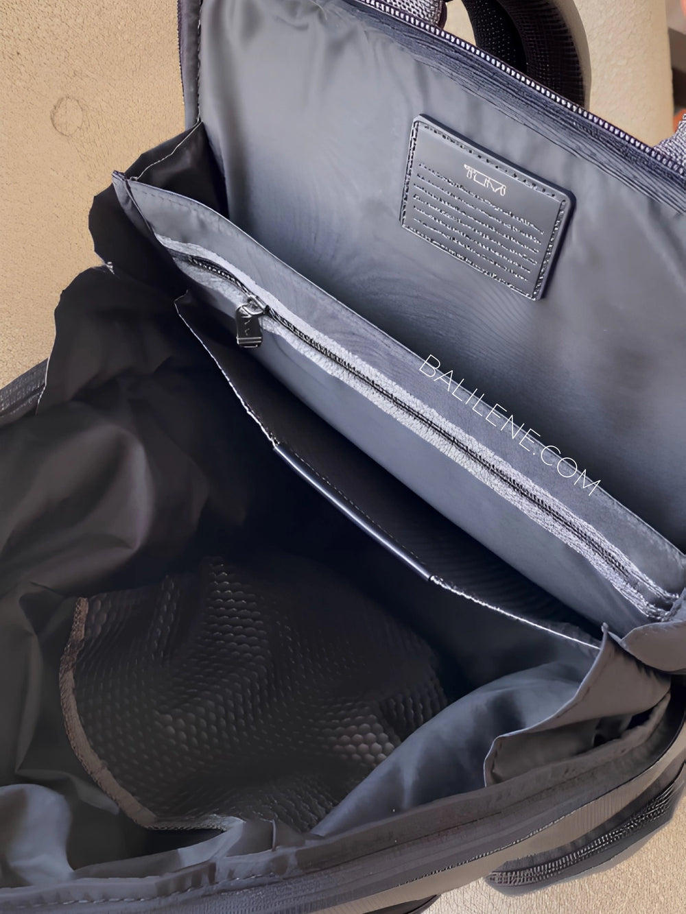 detail-dalam-Tumi-Parrish-Backpack-Golden-Brown-and-Grey-balilene