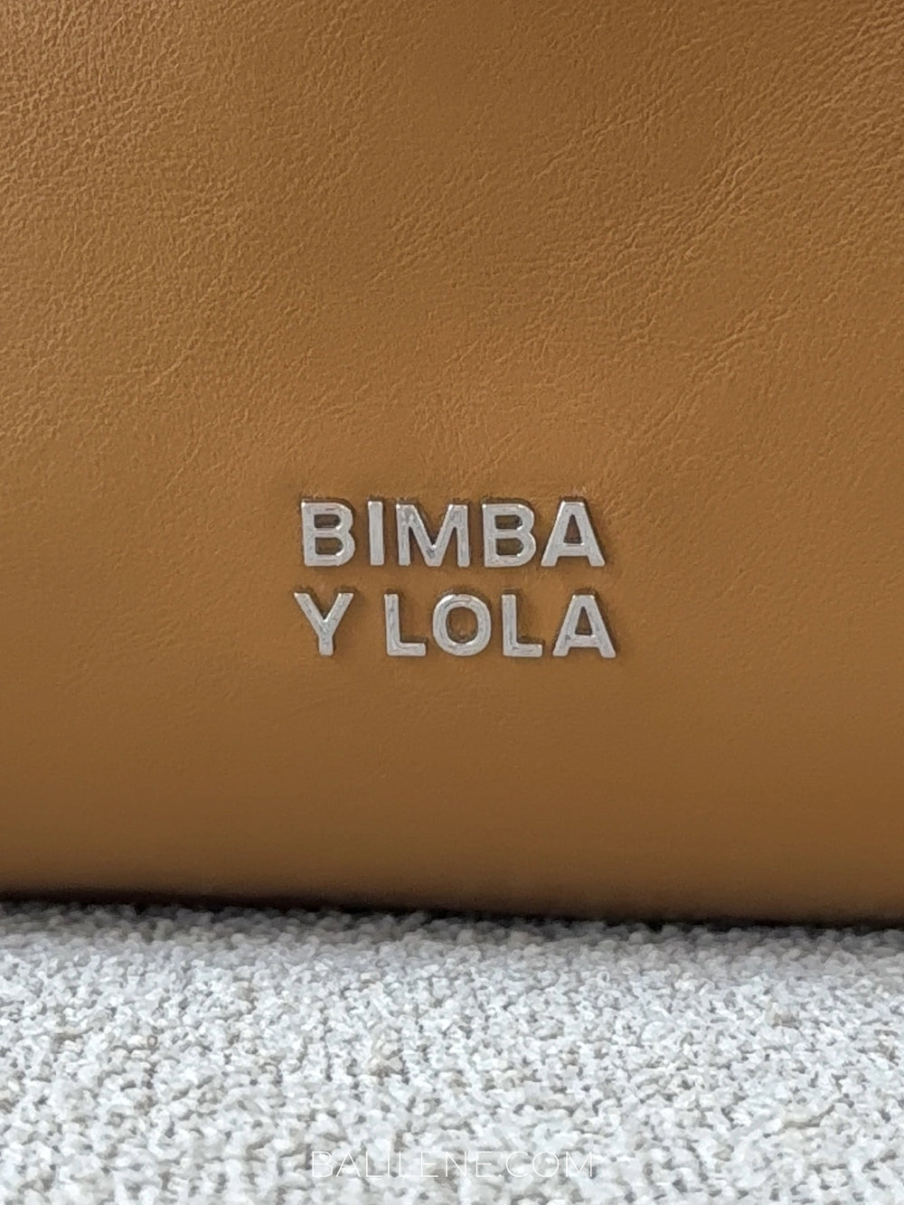detail-depan-BYL-Medium-Toffee-Leather-Paper-Bag-balilene