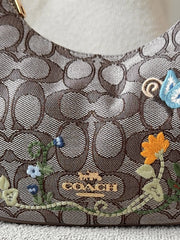 detail-depan-Coach-Emily-Shoulder-Bag-In-Signature-Jacquard-With-Floral-Embroidery-Oak-Multi-balilene