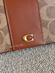 detail-depan-Coach-Essential-Slim-Card-Case-In-Signature-Canvas-Tan-Caramel-balilene