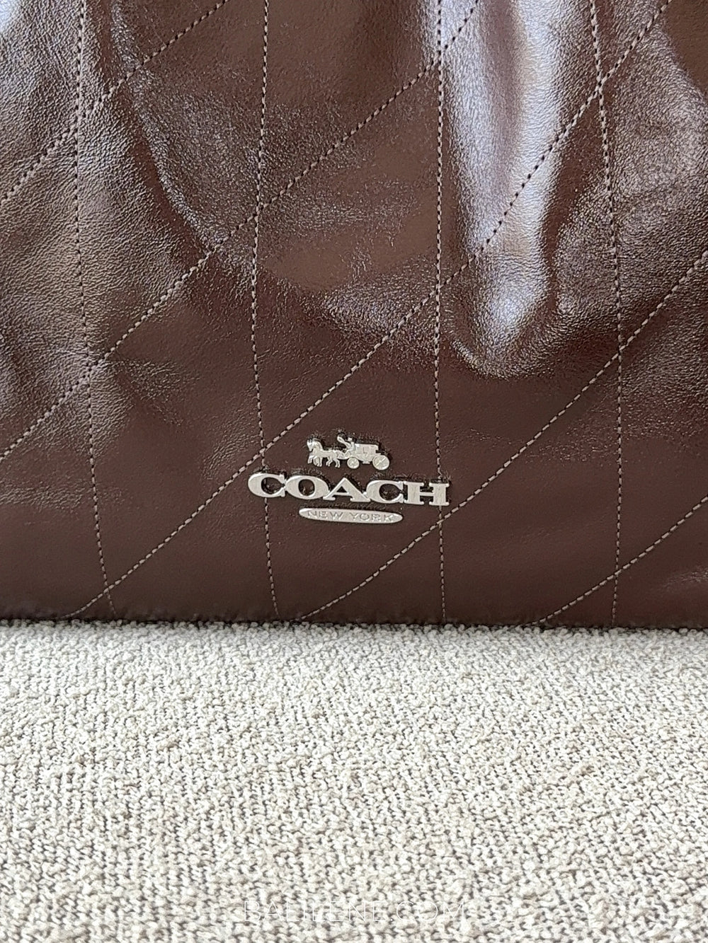 detail-depan-Coach-Evelyn-Shoulder-Bag-With-Quilting-Maple-balilene