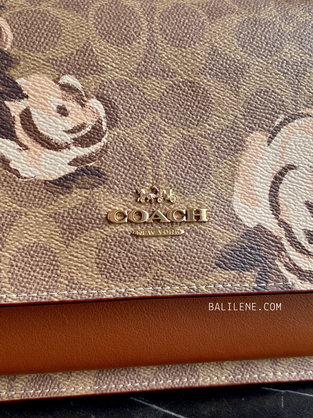detail-depan-Coach-Klare-Crossbody-Bag-In-Signature-Canvas-With-Rose-Print-Tan-Multi-balilene