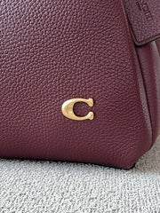 detail-depan-Coach-Lana-Shoulder-Bag-23-Merlot-balilene