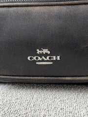 detail-depan-Coach-Laurel-Shoulder-Bag-22-With-Pockets-In-Loved-Leather-Black-Brown-balilene