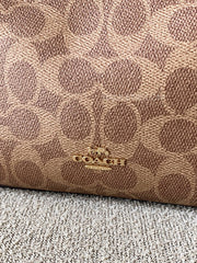 detail-depan-Coach-Laurel-Small-Shoulder-Bag-In-Signature-Canvas-Tan-Brown-balilene