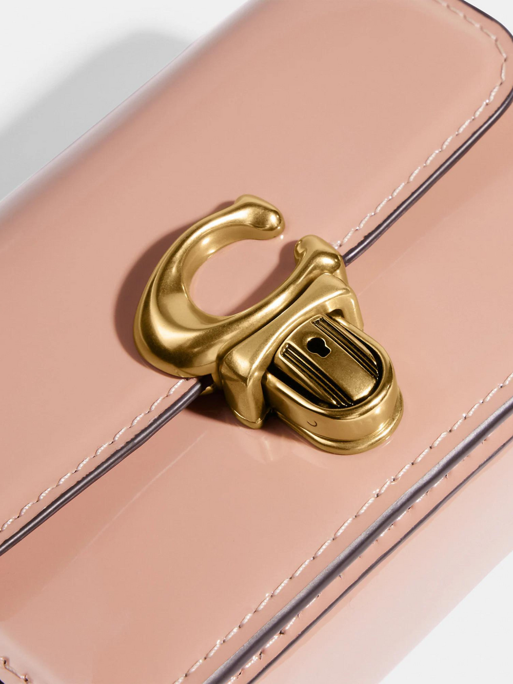 detail-depan-Coach-Studio-12-In-Patent-Leather-Latte