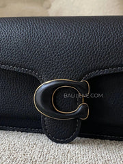 detail-depan-Coach-Tabby-Crossbody-Wristlet-Black-balilene