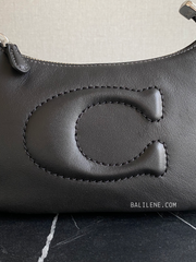 detail-depan-Coach-TerI-Shoulder-Bag-Black-balilene