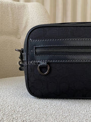 detail-depan-Coach-Theo-Camera-Bag-In-Signature-Jacquard-Black-balilene