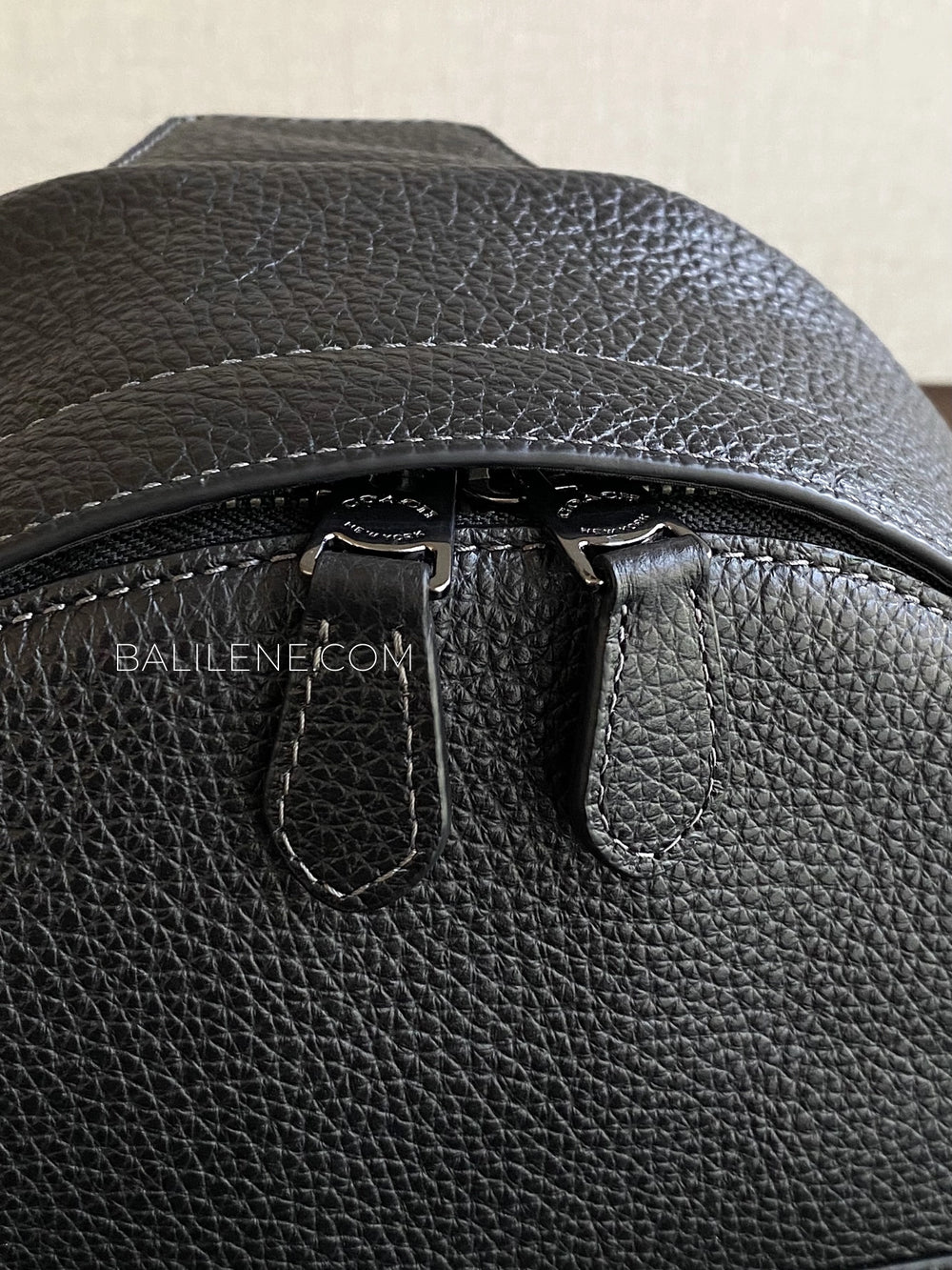 detail-depan-Coach-West-Pack-With-Varsity-Motif-Black-Chalk-balilene