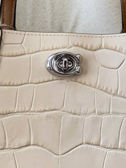 detail-depan-Coach-Willow-Tote-Bag-24-Croc-Embossed-Ivory-balilene