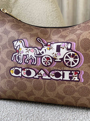 detail-depan-Coach-Zip-Top-Shoulder-Bag-In-Signature-Canvas-With-Horse-And-Carriage-Print-Tan-Black-Cherry-balilene