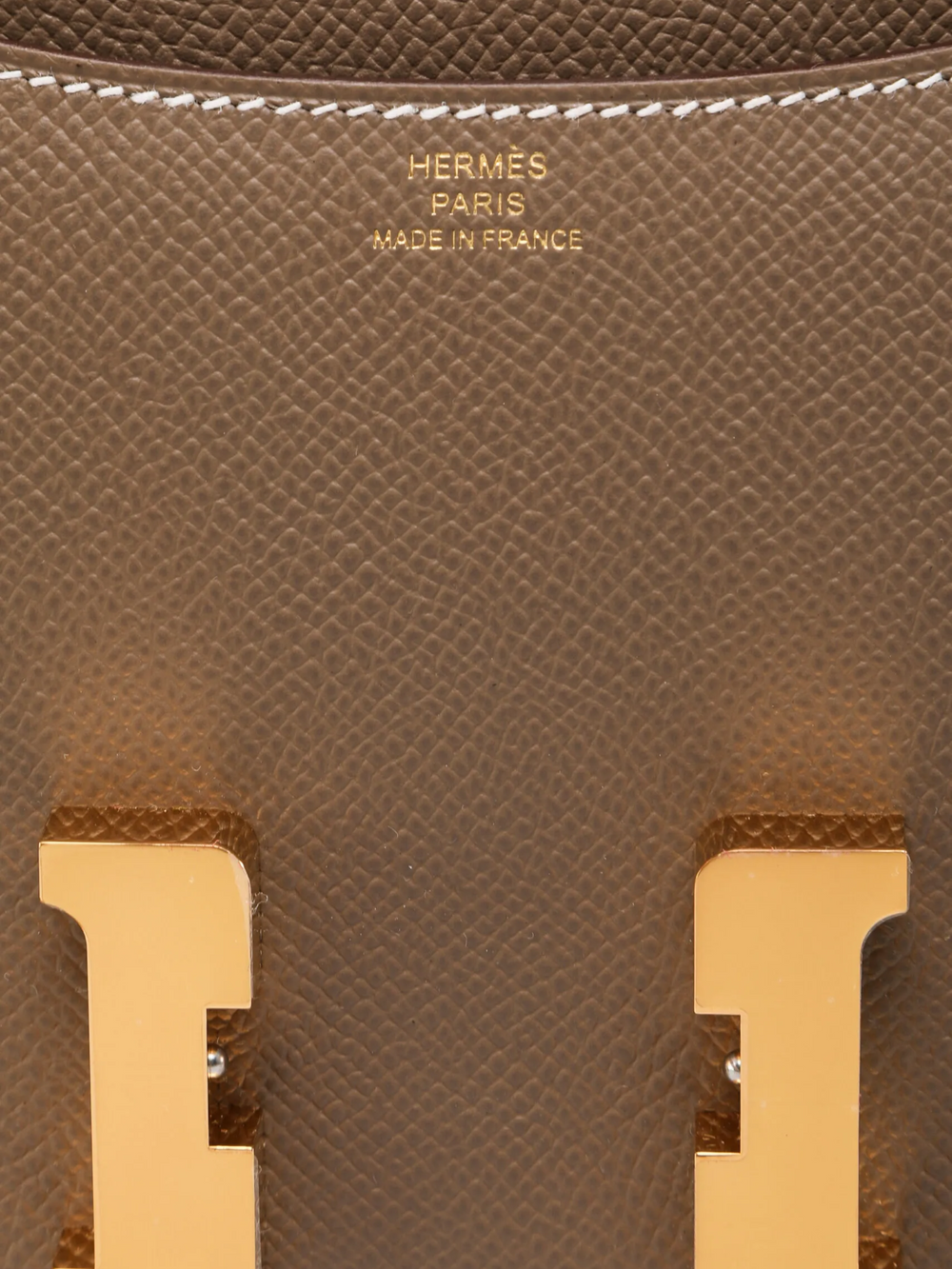 detail-depan-Hermes-Constance-18-Etoupe-Epsom-Gold-hardware