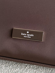 detail-depan-Kate-Spade-Carter-Nylon-Cosmetic-Pouch-Hot-Fudge-balilene