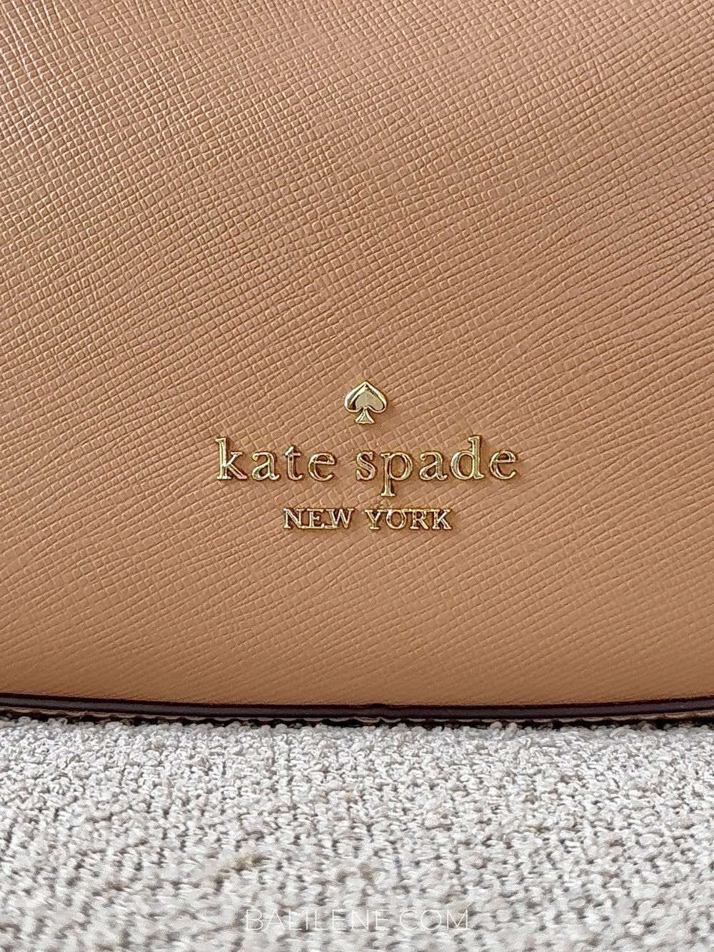 detail-depan-Kate-Spade-Paige-Shoulder-Bag-Light-Fawn-balilene
