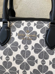 detail-depan-Kate-Spade-Signature-Spade-Flower-Duffle-Crossbody-Bag-Black-Multi-balilene