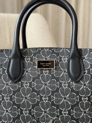 detail-depan-Kate-Spade-Suite-Spade-Flower-Coated-Canvas-Crossbody-Tote-Black-Multi-balilene