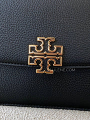 detail-depan-Tory-Burch-Britten-Small-Adjustable-Shoulder-Bag-Black-balilene