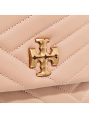 detail-depan-Tory-Burch-Kira-Chevron-Small-Convertible-Shoulder-Bag-Devond-Sand