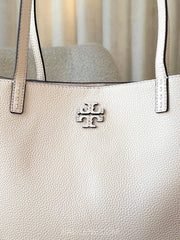 detail-depan-Tory-Burch-McGraw-Tote-Bag-Brie-balilene