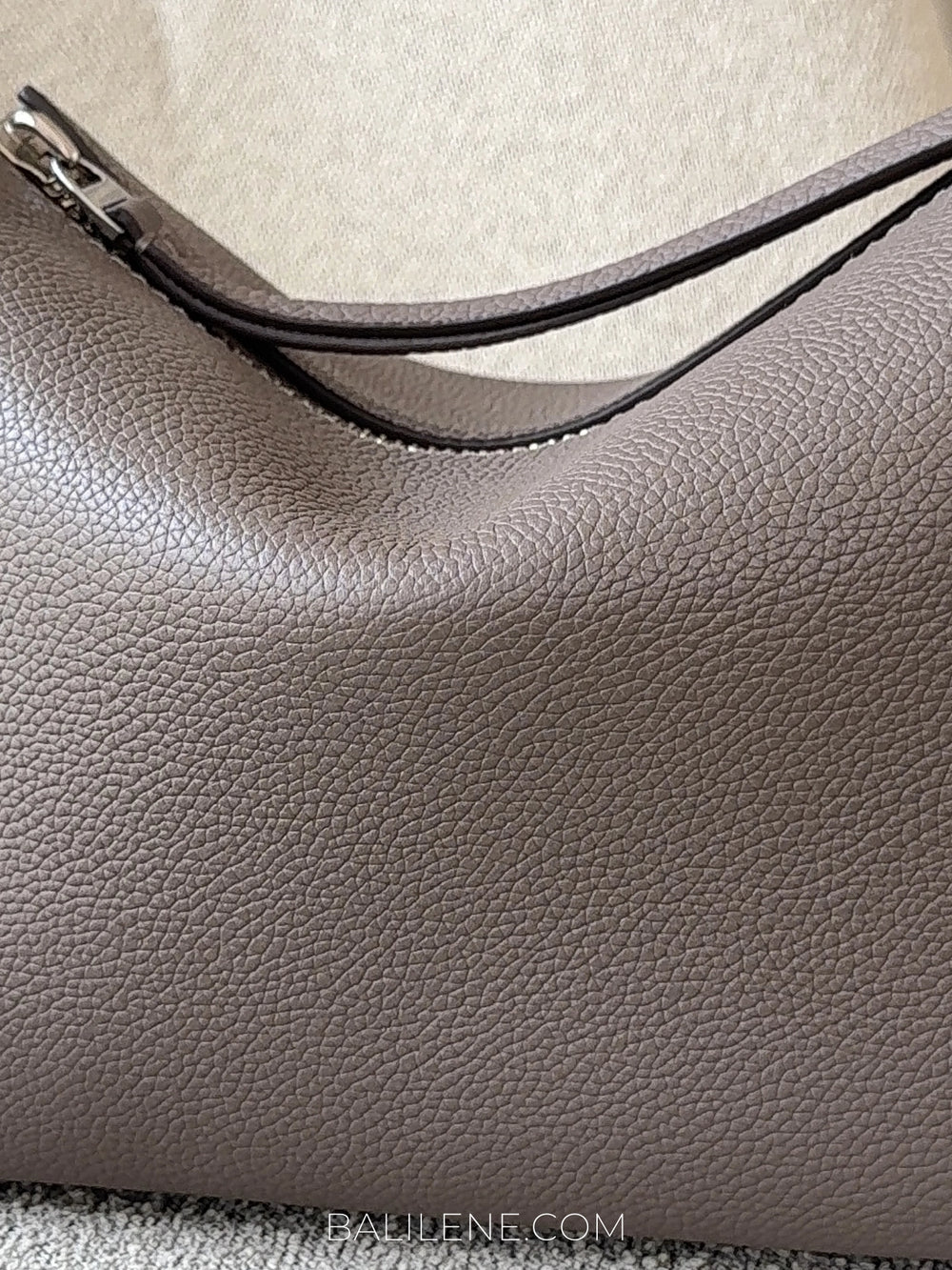detail-depan-Tory-Burch-Romy-Small-Shoulder-Bag-Wild-Mushroom-balilene