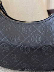 detail-depan-Tory-Burch-T-Monogram-Leather-Crescent-Bag-Black-balilene