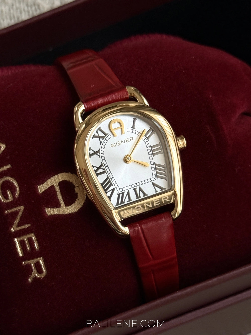 detail-dial-Aigner-Hermada-III-Gold-Case-Red-Leather-Strap-balilene