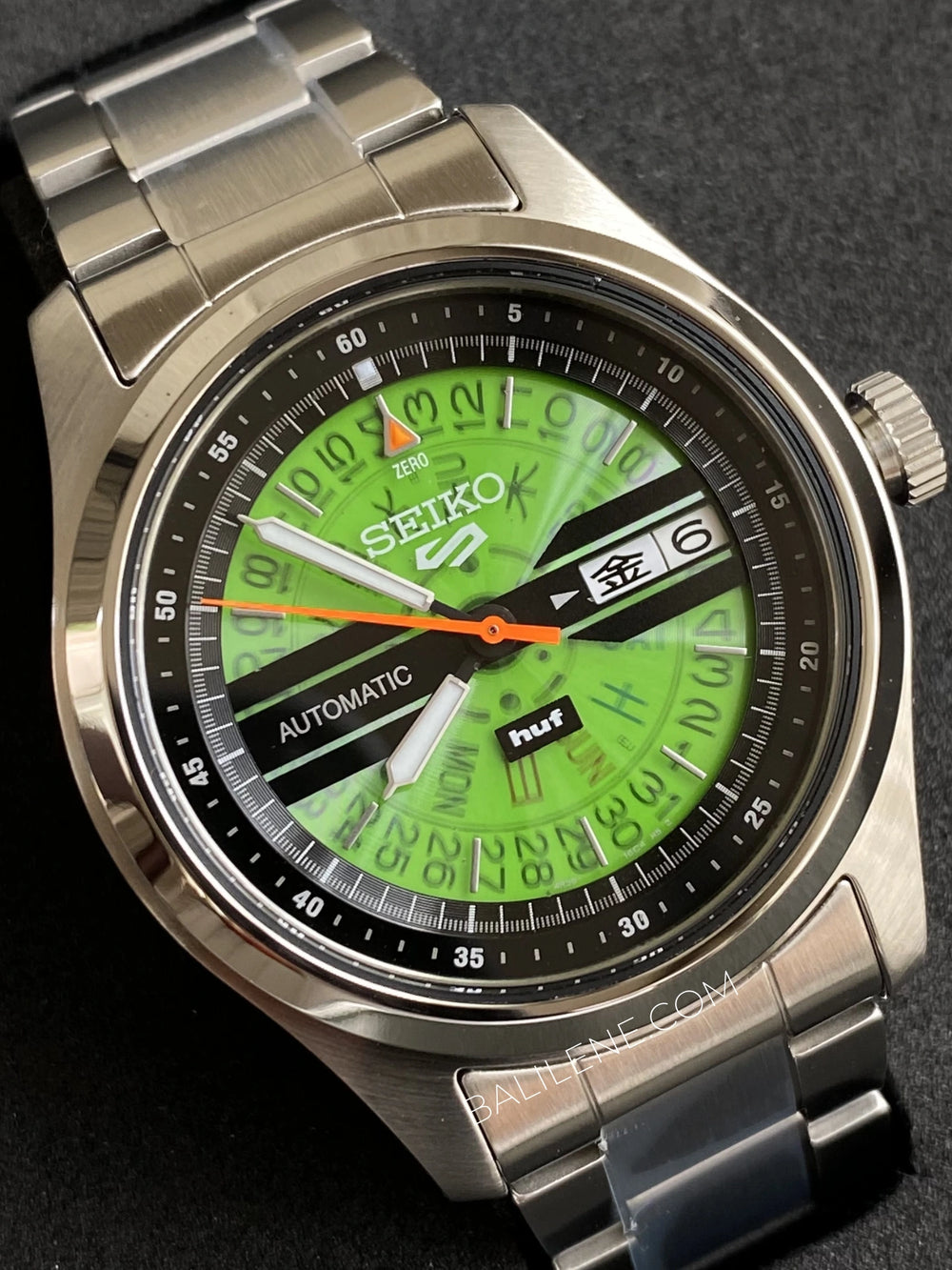 detail-dial-Seiko-5-Sports-SRPM09K1-Watch-Field-Series-HUF-Limited-Edition-balilene