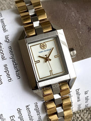 detail-dial-Tory-Burch-TBW1102-Dalloway-Three-Hand-Two-Tone-Stainless-Steel-Watch-balilene