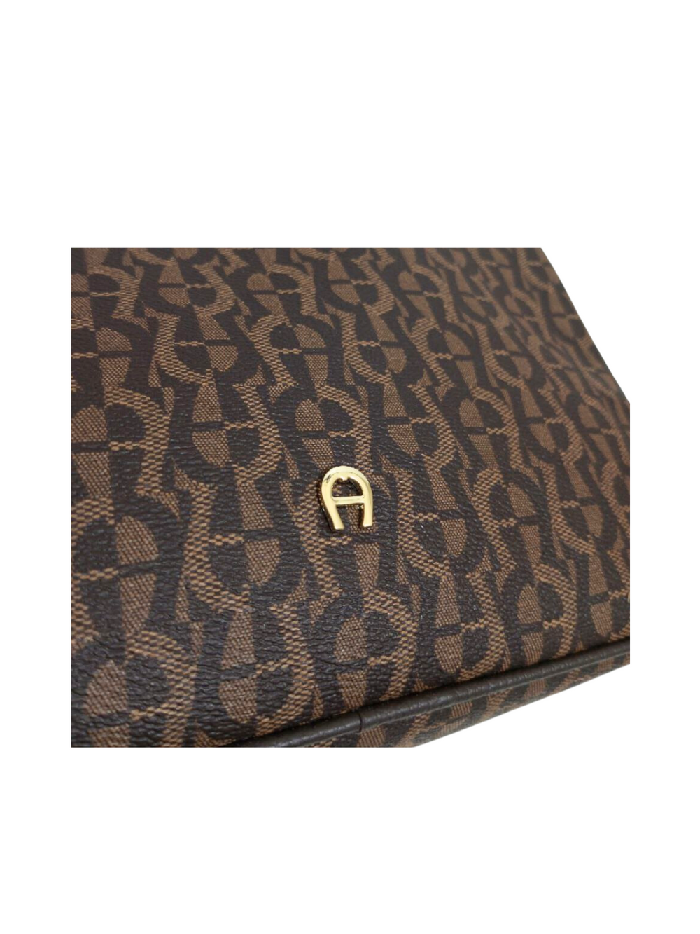 detail-logo-Aigner-Logo-Crossover-Bag-Fango