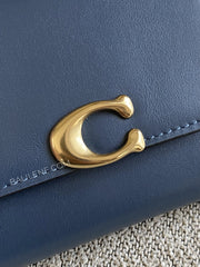 detail-logo-Coach-Bandit-Refined-Calf-Leather-Wallet-Navy-balilene