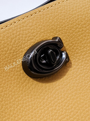 detail-logo-Coach-Willow-Bucket-Bag-In-Colorblock-Flax-Multi