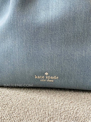 detail-logo-Kate-Spade-Kip-Denim-Bucket-Bag-Blue-Multi-balilene