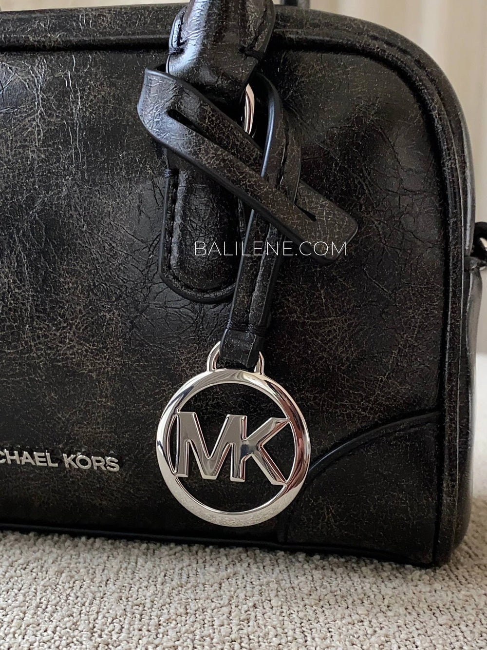 detail-logo-Michael-Kors-Thompson-Extra-Small-Distressed-Convertible-Satchel-Bag-Black-balilene