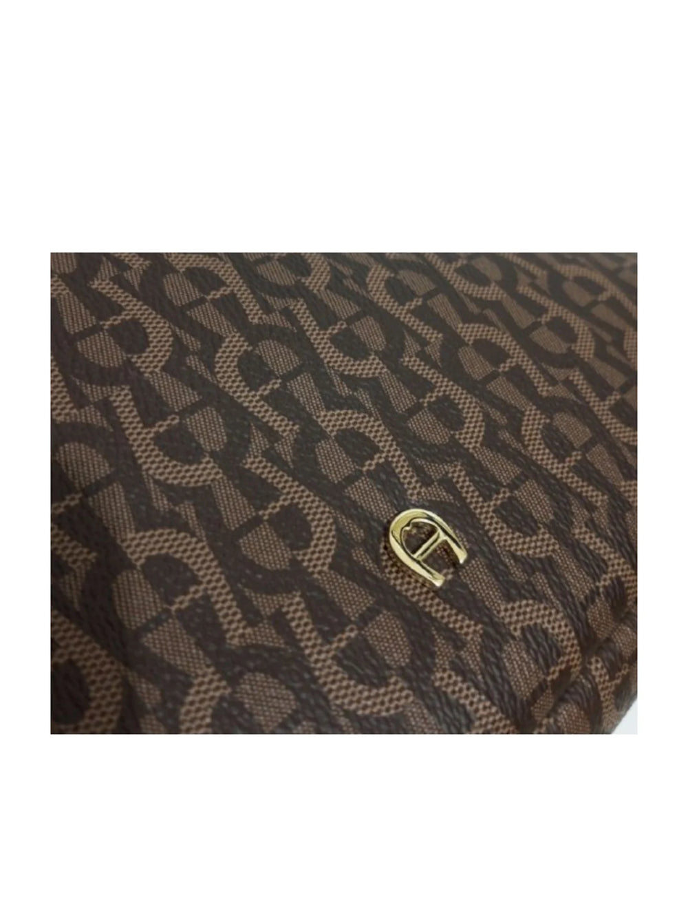 detail-logo-depan-Aigner-Roma-Icon-Large-Tote-Bag-FangoWEBP