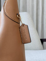 detail-samping-Coach-Brooklyn-Shoulder-Bag-28-Honey-Brown-balilene