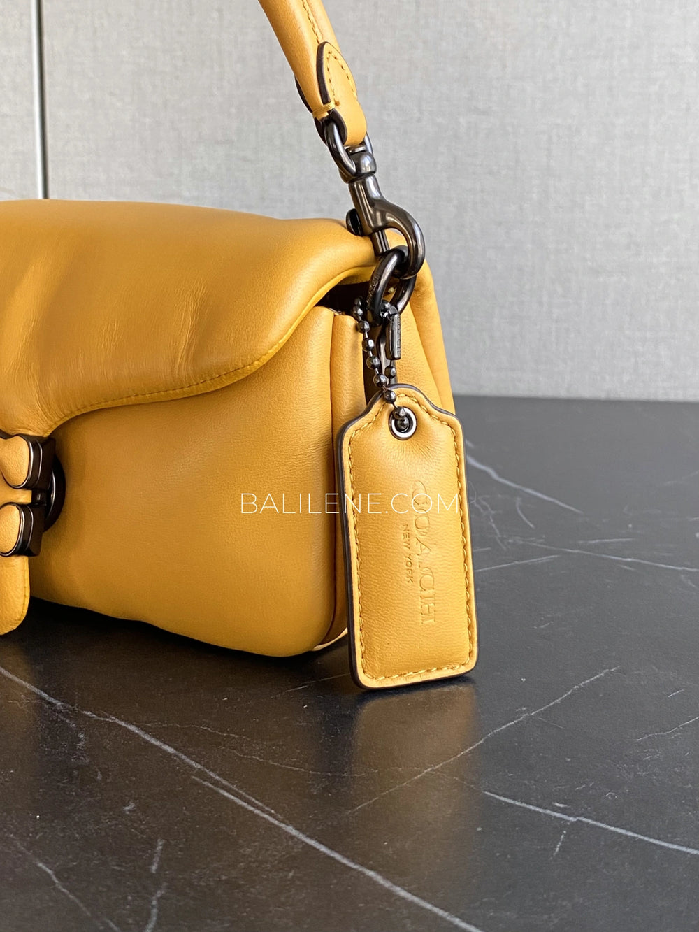 detail-samping-Coach-C3880-Pillow-Tabby-Shoulder-Bag-18-Buttercup-balilene
