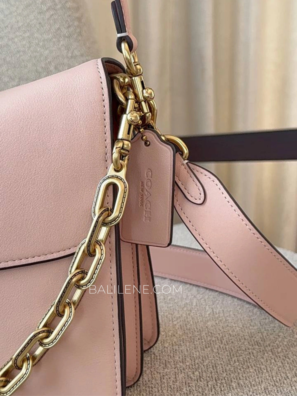 detail-samping-Coach-Chain-Tabby-Shoulder-Bag-30-Cream-balilene