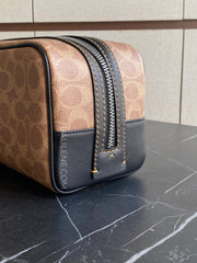 detail-samping-Coach-Coach-Large-Travel-Kit-In-Signature-Canvas-Tan-Black-balilene