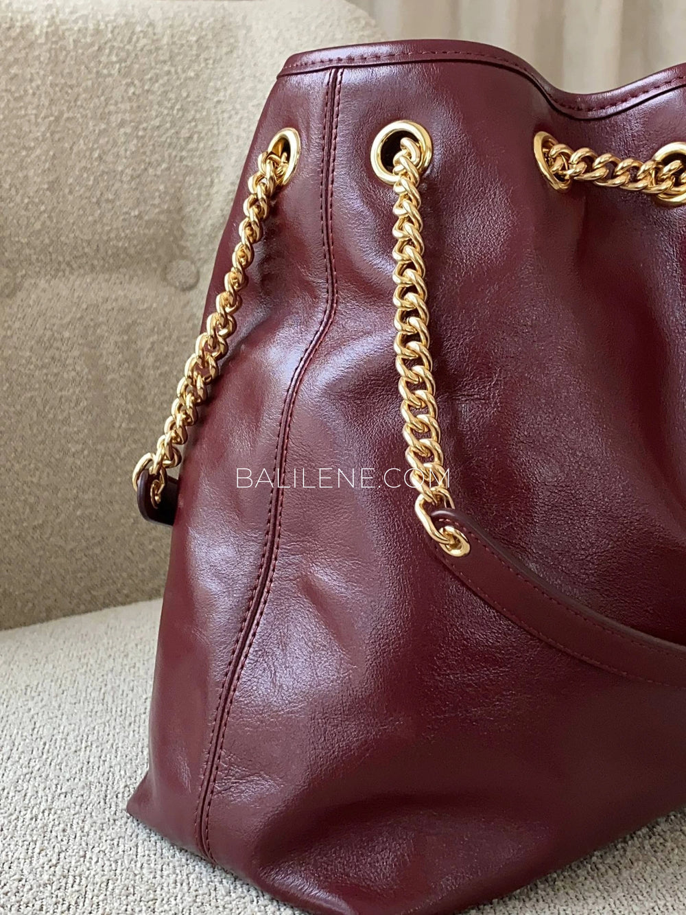 detail-samping-Coach-Evelyn-Shoulder-Bag-Dark-Wine-balilene