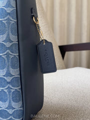 detail-samping-Coach-Hadley-Convertible-Crossbody-Bag-In-Signature-Denim-Indigo-balilene