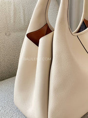 detail-samping-Coach-Lana-Shoulder-Bag-Pebble-Leather-Ivory-balilene