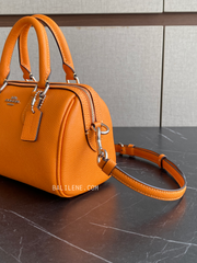 detail-samping-Coach-Rowan-Mini-Bright-Mandarin-balilene