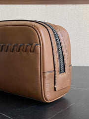 detail-samping-Coach-Small-Travel-Kit-With-Whipstitch-Saddle-balilene